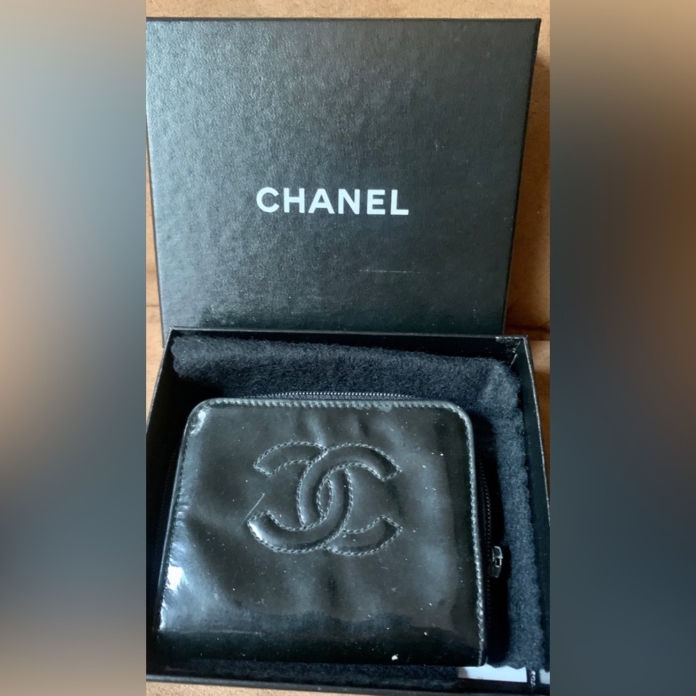EUC Vintage Chanel Wallet (missing zipper pull ) Authentic